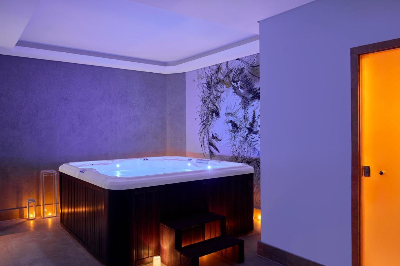 Отель Hyatt Regency Cairo West 6th of October City Экстерьер фото A hot tub