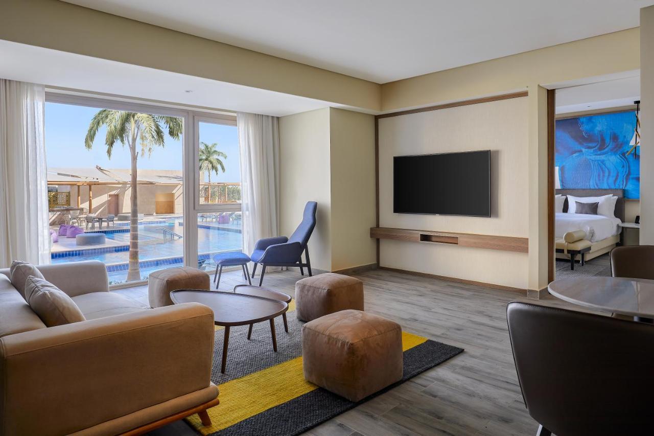 Отель Hyatt Regency Cairo West 6th of October City Экстерьер фото A suite at the hotel